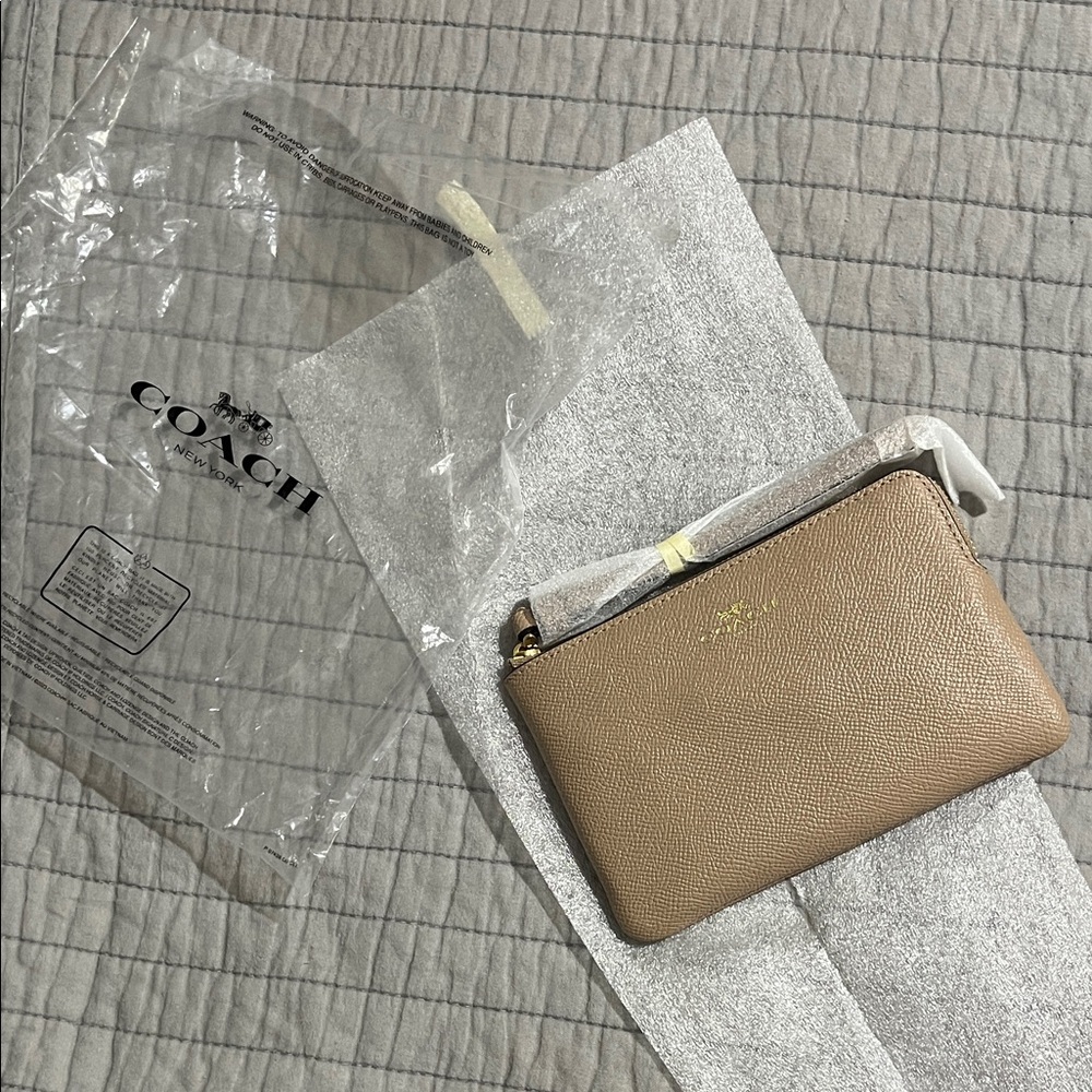 NWT Coach Wristlet Wallet